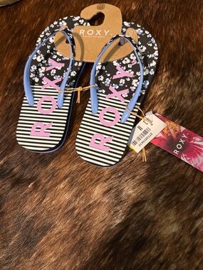 Roxy Black & White Striped Floral Flip Flops with Lavender Straps